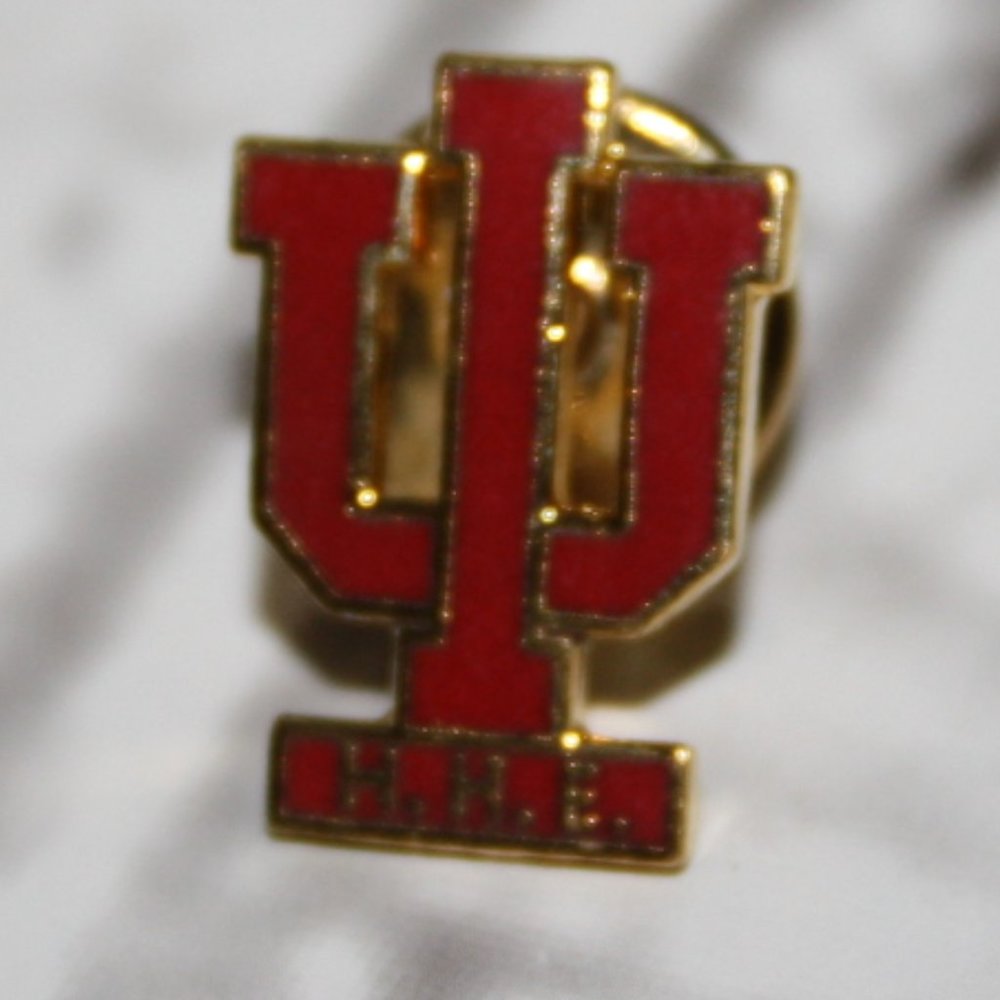 📍 Vintage Gold Indian University H.H.E. Lapel Pin · ⅝"
